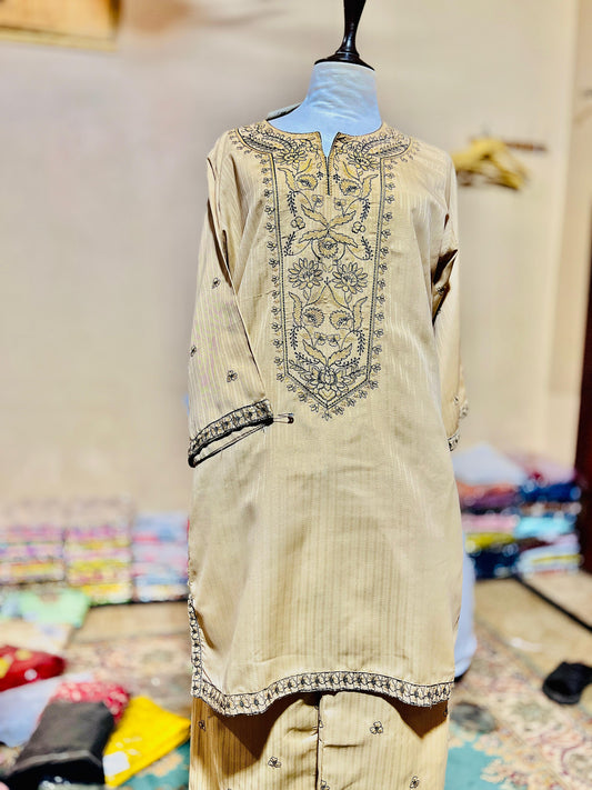 ✨ Ready-to-Wear Embroidered Two-Piece Suit | Winter Luxury ✨